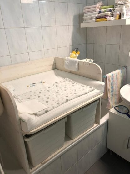 Wickelaufsatz mit Ablage in weiß
