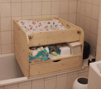 Wickeltisch Badewanne aus Holz mit Schieber