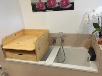 Wickeltischaufsatz für Badewanne