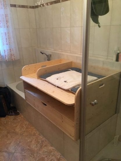 Wickelaufsatz für Badewanne aus Holz - mit Schublade und Ablage oben (BAS)