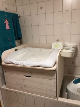 Wickeltisch in weiß mit Schiebern