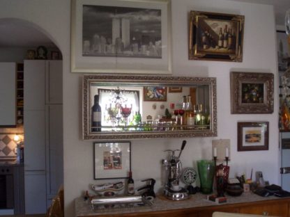 Große Wandbar