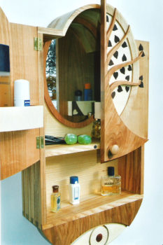 Spiegelschrank aus den Holzarten Mahagoni, Kirsche, Birke, Esche, Ahorn