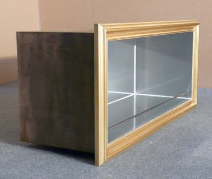 Wandvitrine mit Spiegel