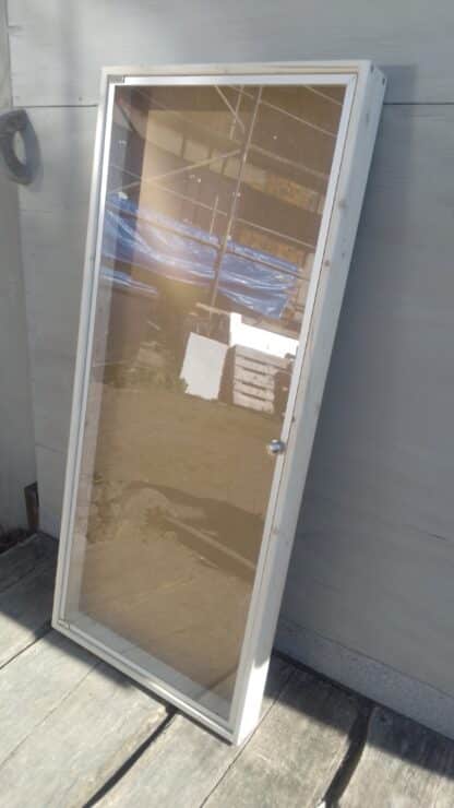 Wandvitrine mit Glastür