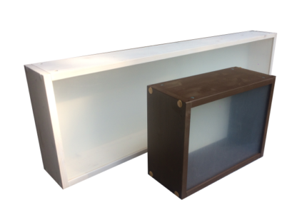 Wandvitrine braun weiß